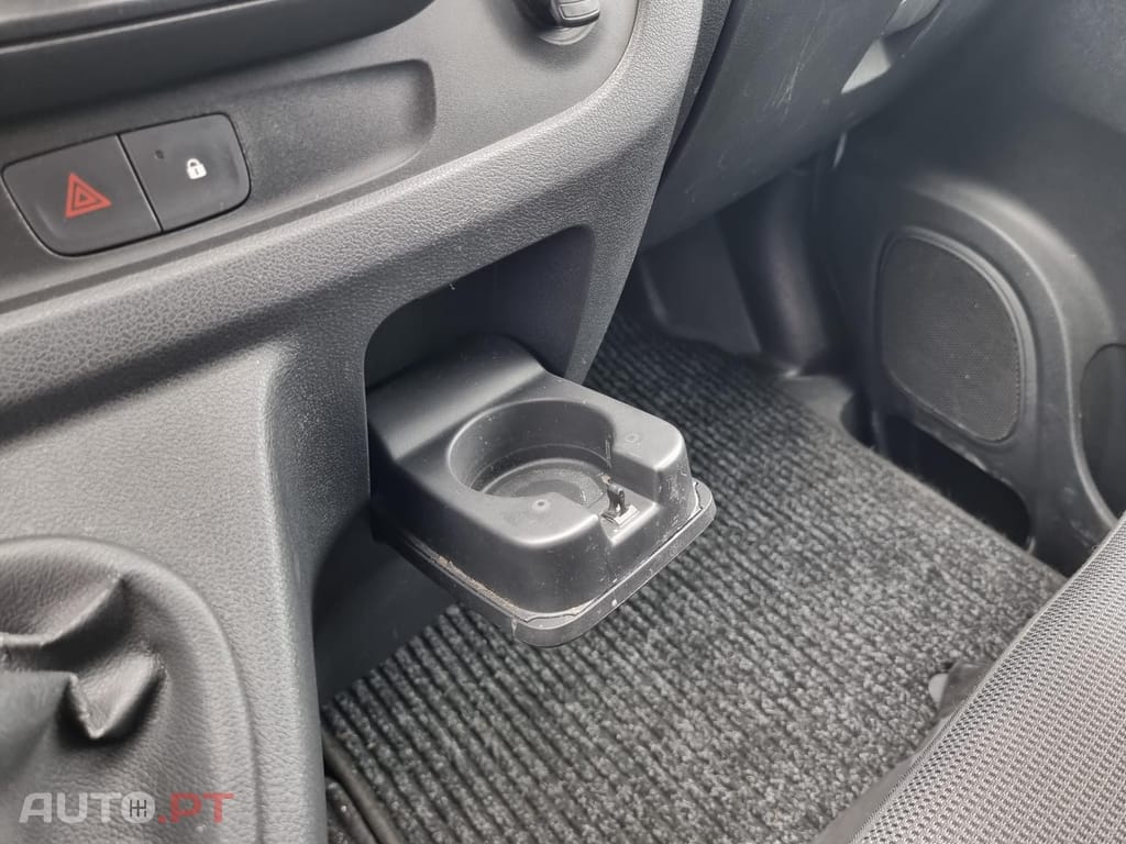 Renault Trafic 2.0 dCi L1H1 - IVA Dedutível