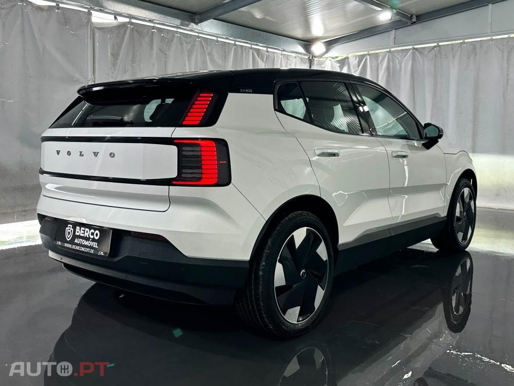 Volvo EX30 Single Motor Extended Range RWD Plus