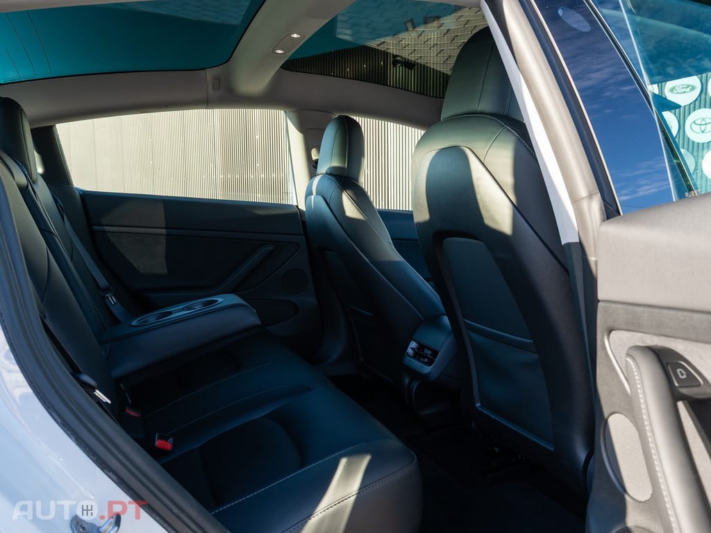 Tesla Model 3 RWD