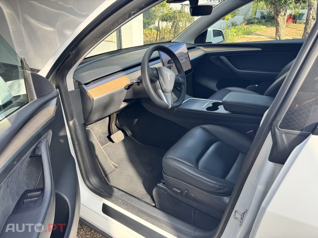 Tesla Model Y Long Range AWD