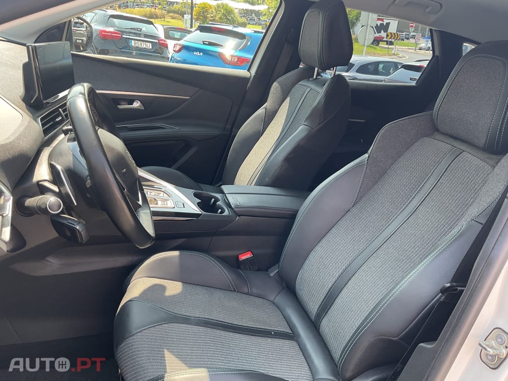 Peugeot 3008 1.6 Hybrid4 Allure e-EAT8