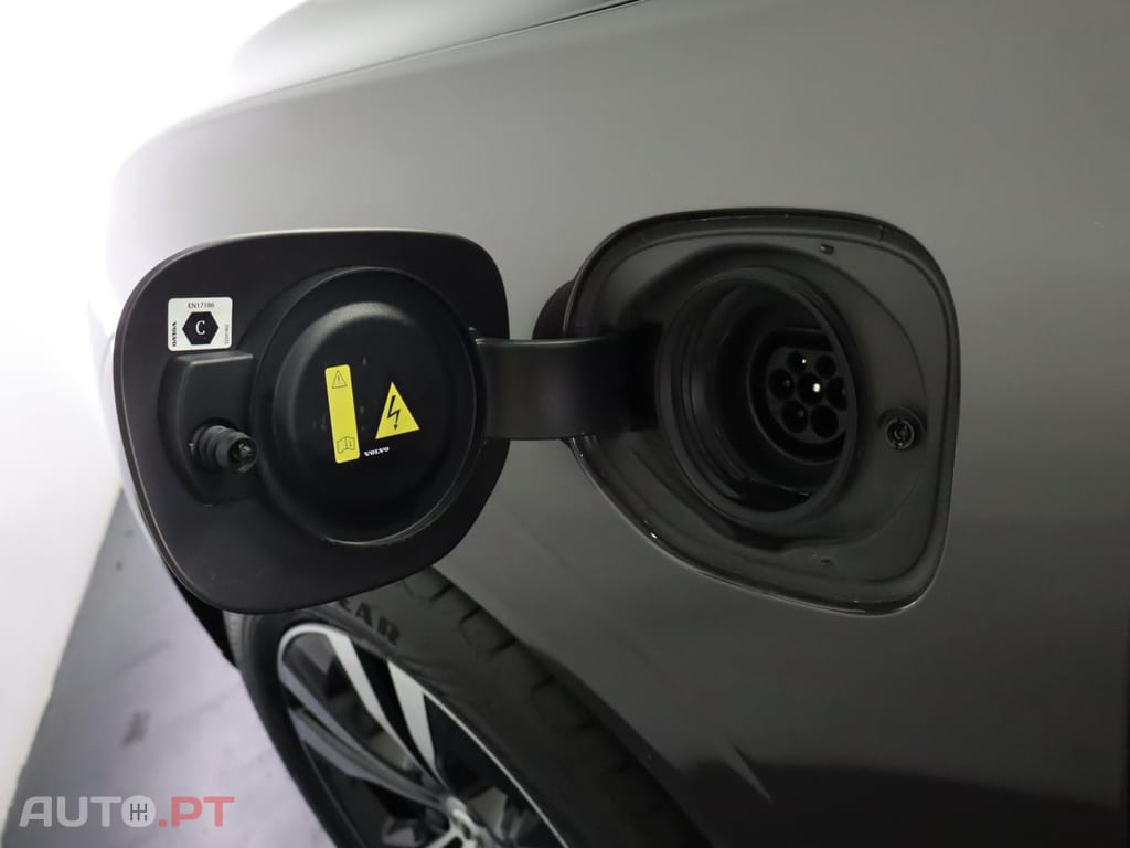 Volvo XC60 2.0 T6  AWD PHEV Core Auto