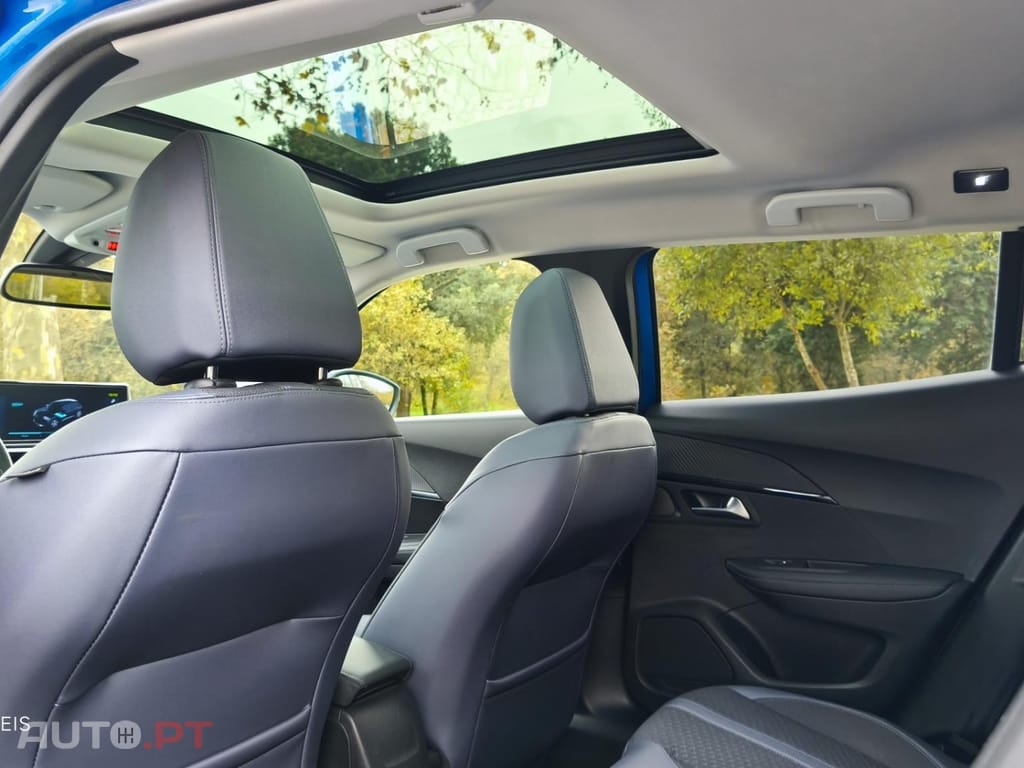 Peugeot E-2008 50 kWh Allure Pack