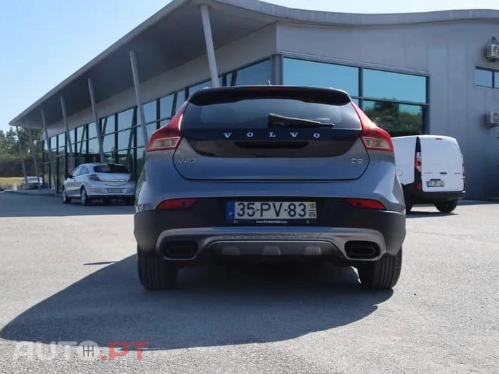 Volvo V40 Cross Country Outro