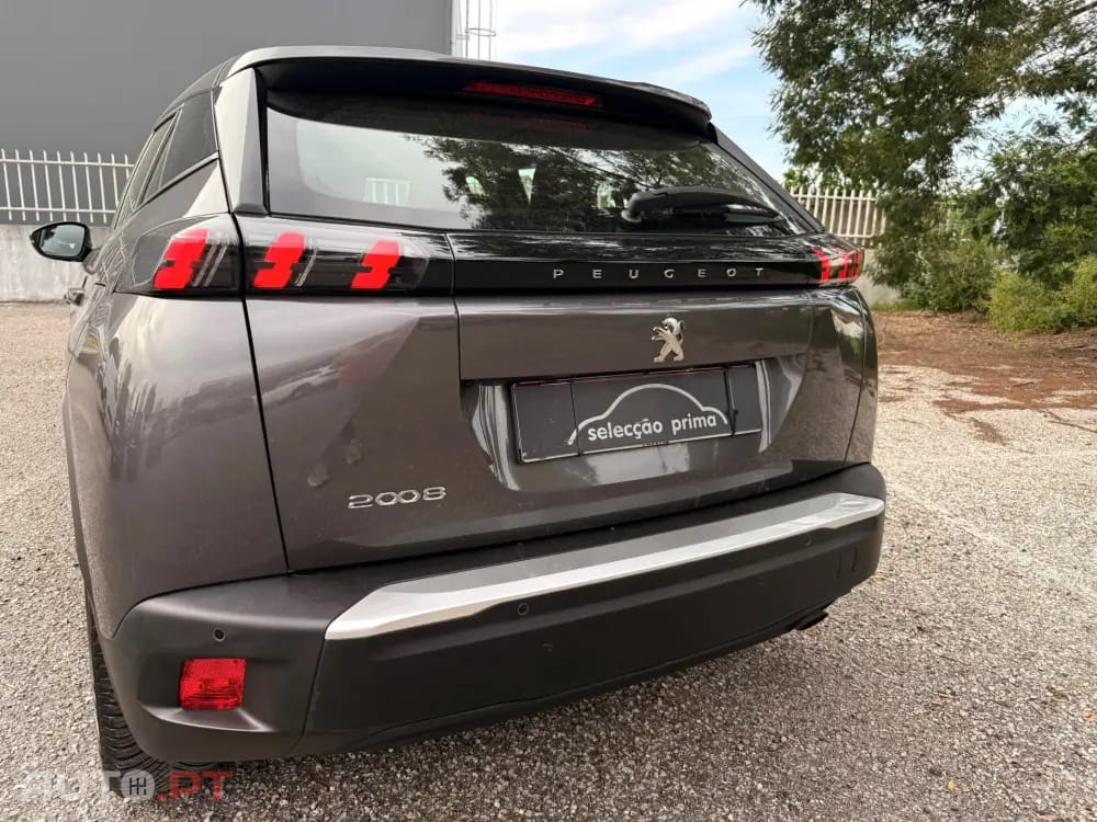 Peugeot 2008 1.2 PureTech Active Pack — fotografia 3