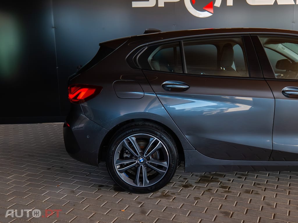 BMW 116 d Linha Sport Auto