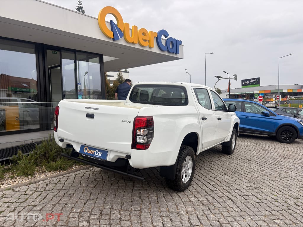 Mitsubishi L200 2.3 DI-D CD Invite Strakar Look 4WD