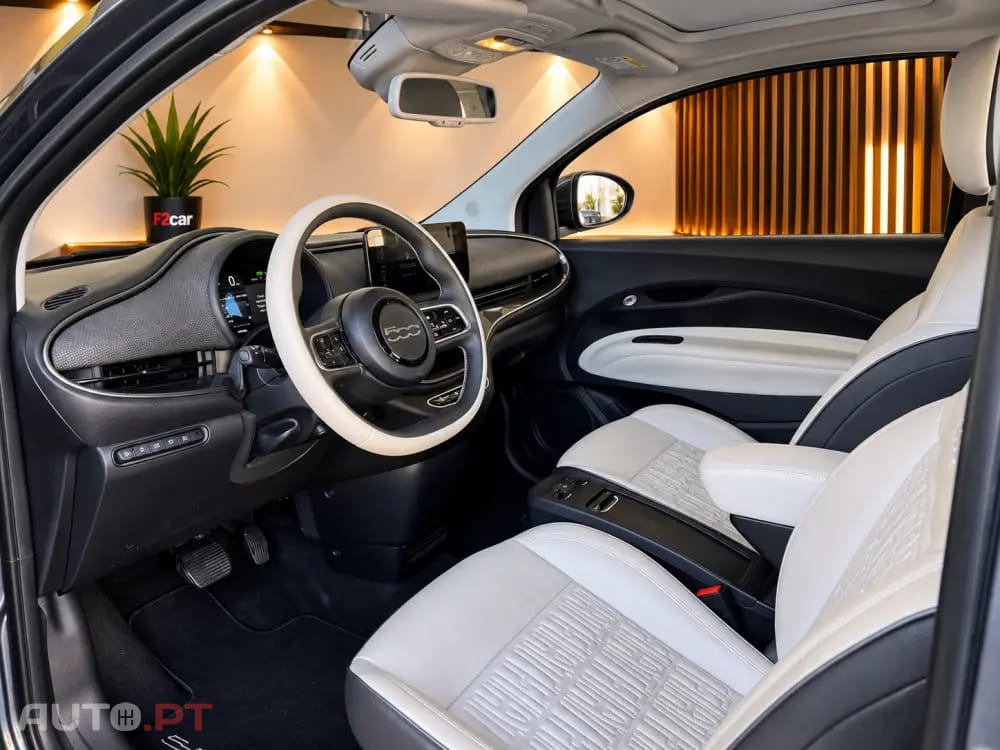 Fiat 500e La Prima