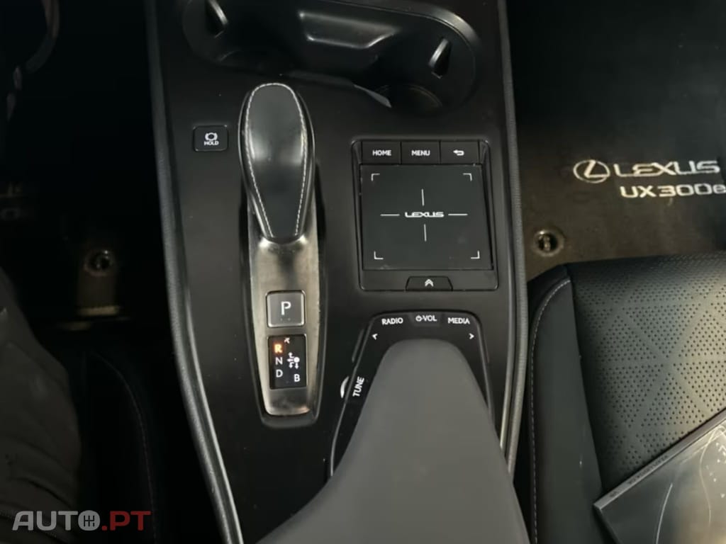 Lexus UX Premium I.V.A DEDUTÍVEL 