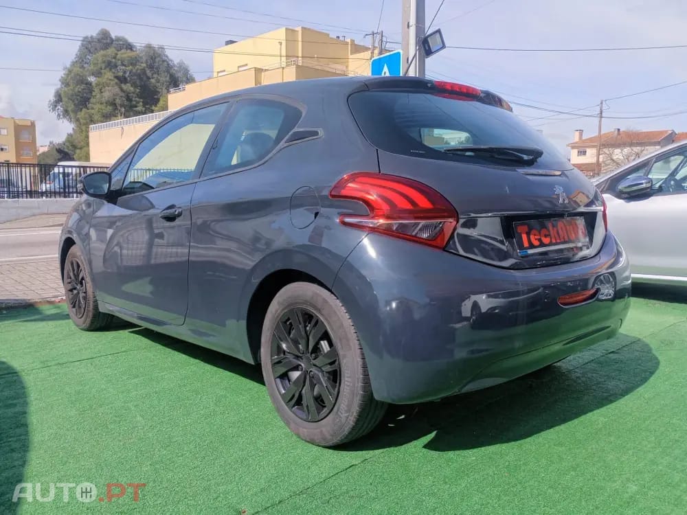 Peugeot 208 PureTech 82 Winter Edition