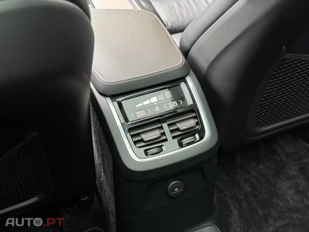 Volvo XC90 T8 R  I.V.A DEDUTIVEL
