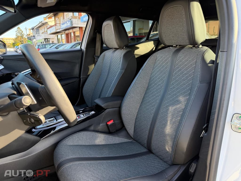 Peugeot 2008 1.2 Hybrid Allure e-DCS6