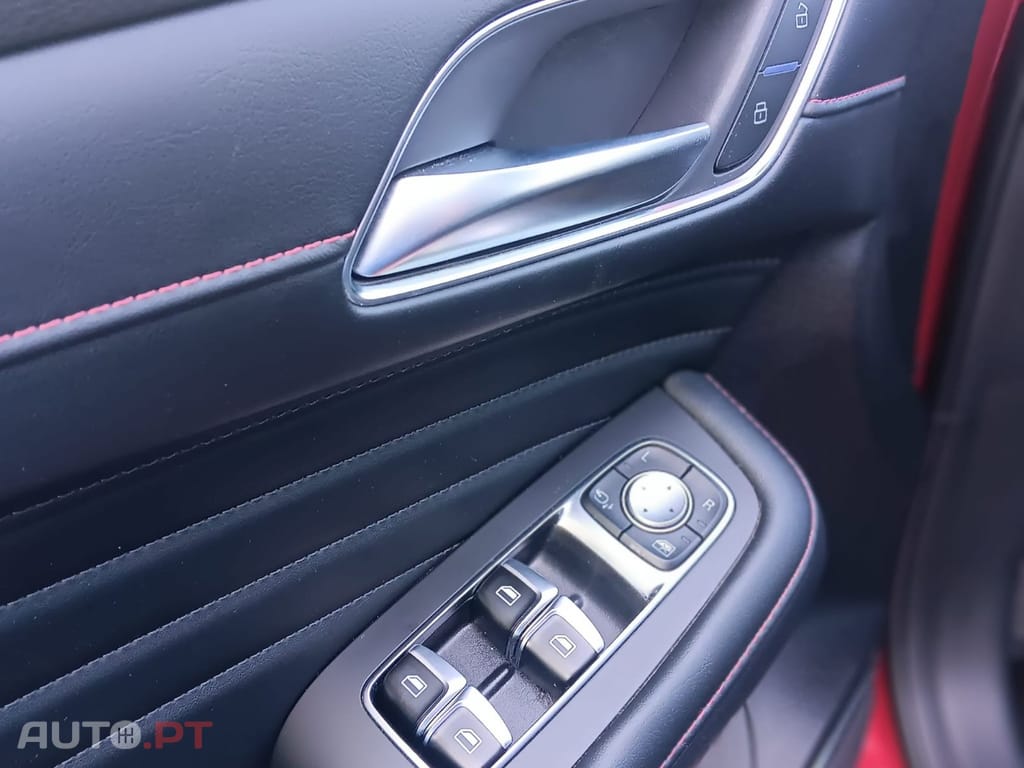 MG EHS LUXURY PHEV