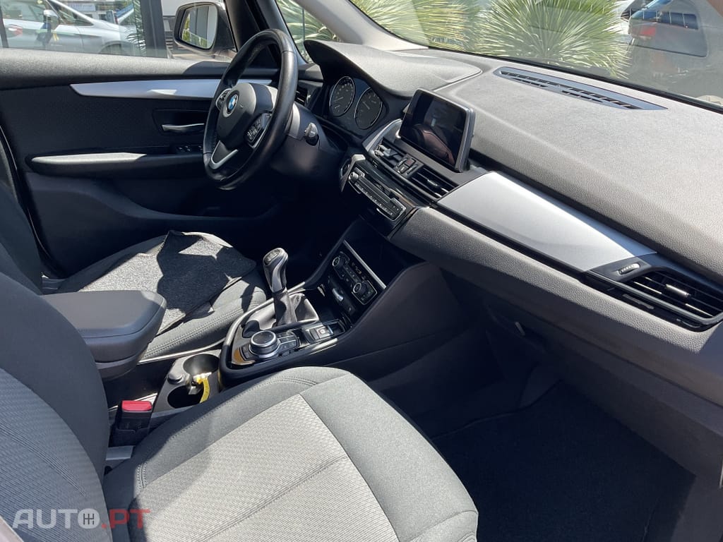 BMW 216 i 7L