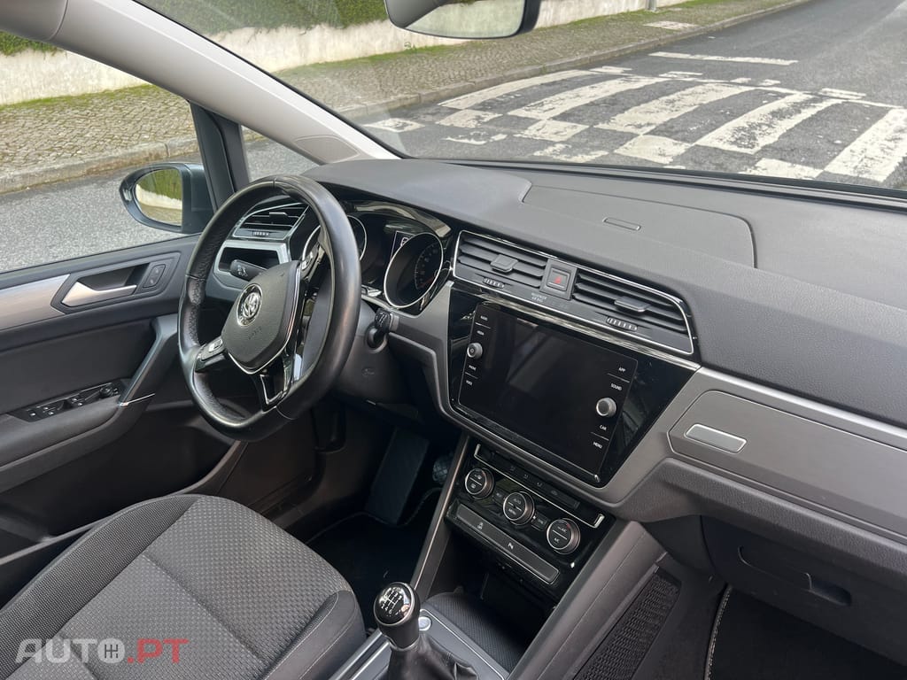 Volkswagen Touran Advance 1.6 TDI