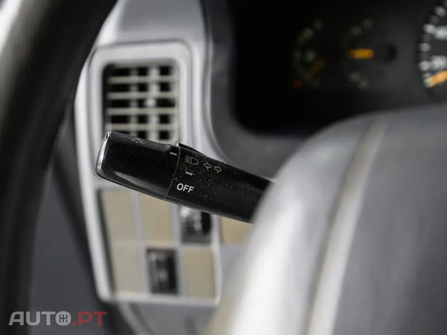 Toyota HiAce 2.4 D LXH12LG