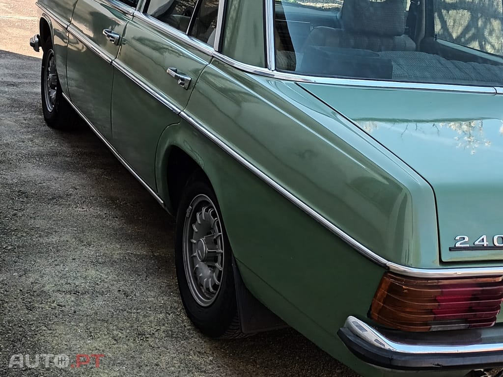 Mercedes-Benz 240 D