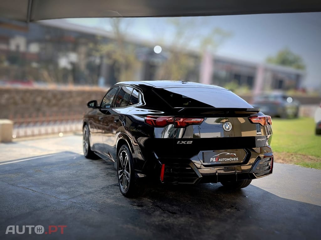 BMW iX2 eDrive20 Pack Desportivo M — fotografia 9