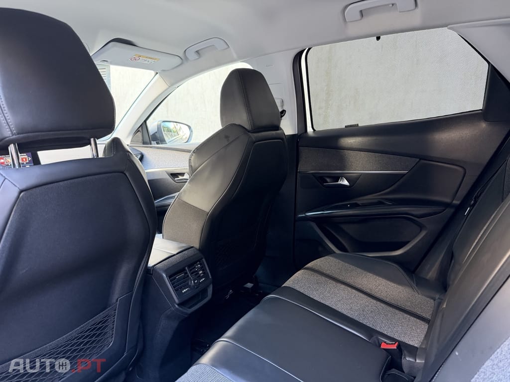 Peugeot 3008 1.2 PureTech Allure J18