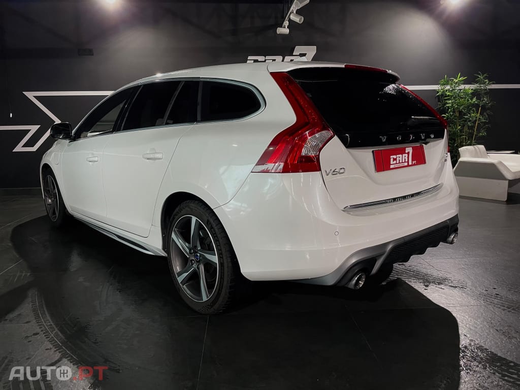 Volvo V60 2.4 D6 R-Design Momentum AWD Phev