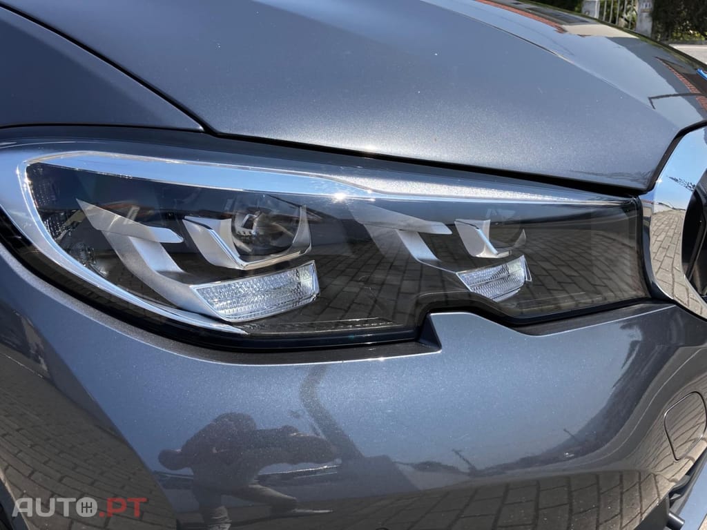 BMW 330 e Touring Auto