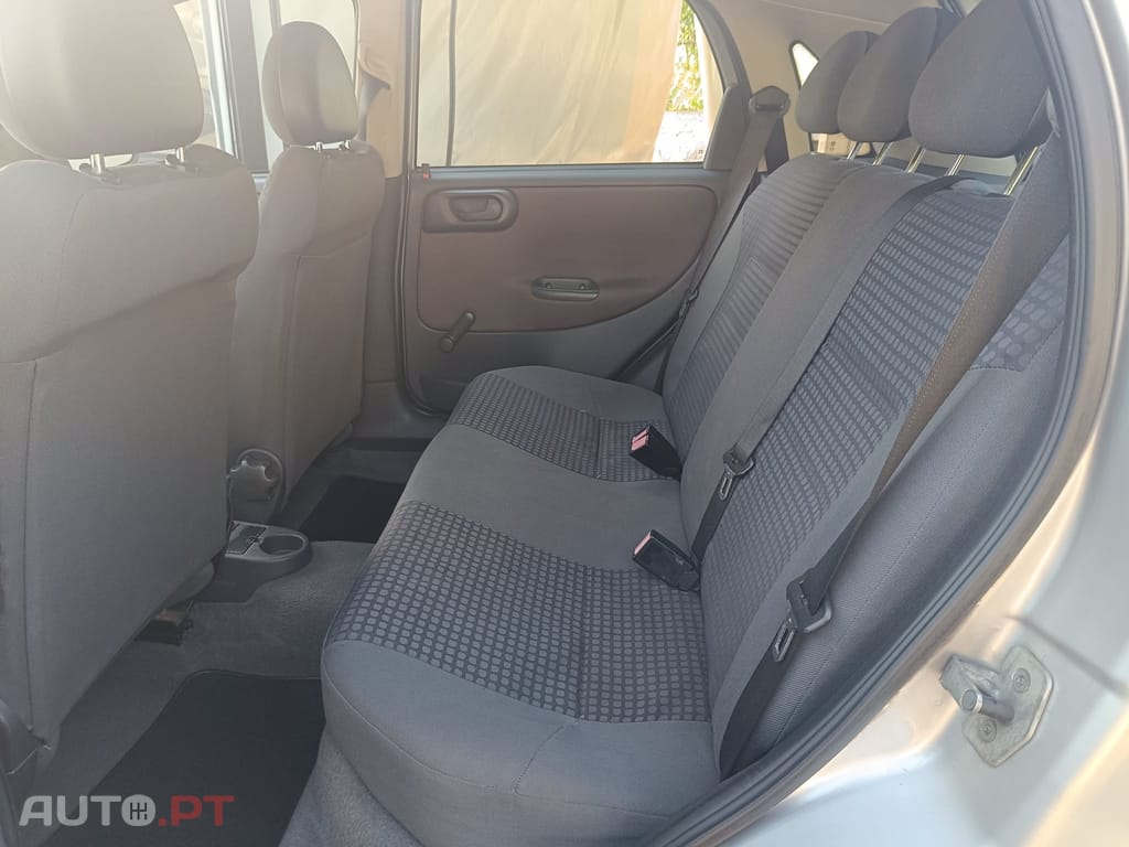 Opel Corsa 1.2 16V Confort