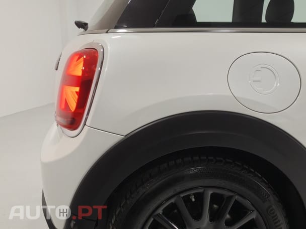 MINI Cooper Cooper SE Premium Essential