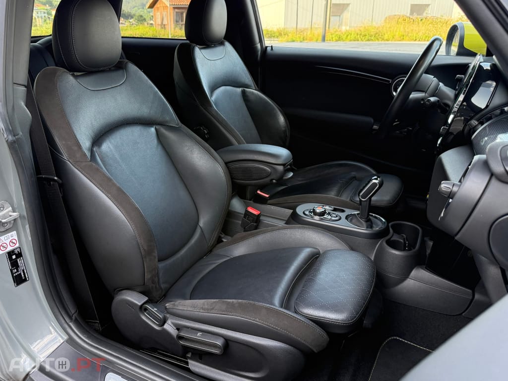 MINI Cooper Cooper SE Premium Essential