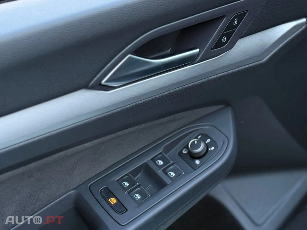 Volkswagen Golf 1.5 eTSI R-Line DSG