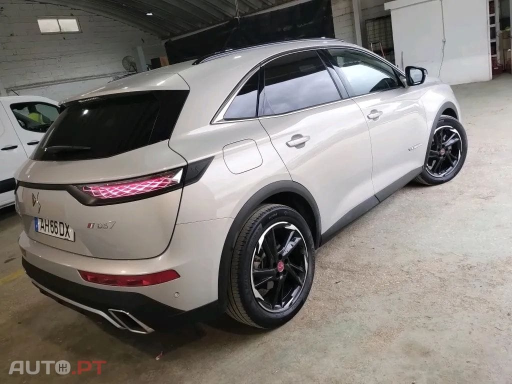 DS DS7 Crossback E-Tense Performance Line EAT8