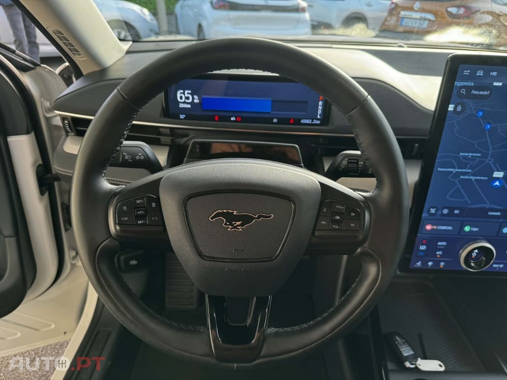 Ford Mustang Mach-E 75.7 kWh Base