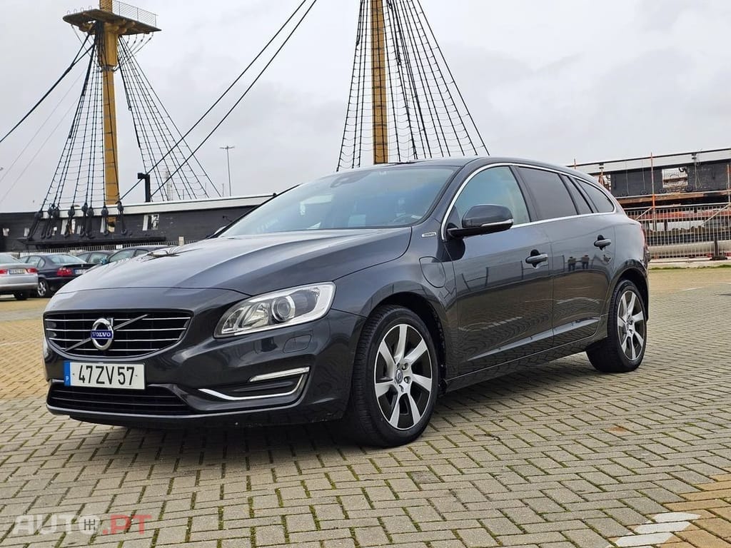 Volvo V60 D6 Plug-In-Hybrid AWD Geartronic Pure Limited