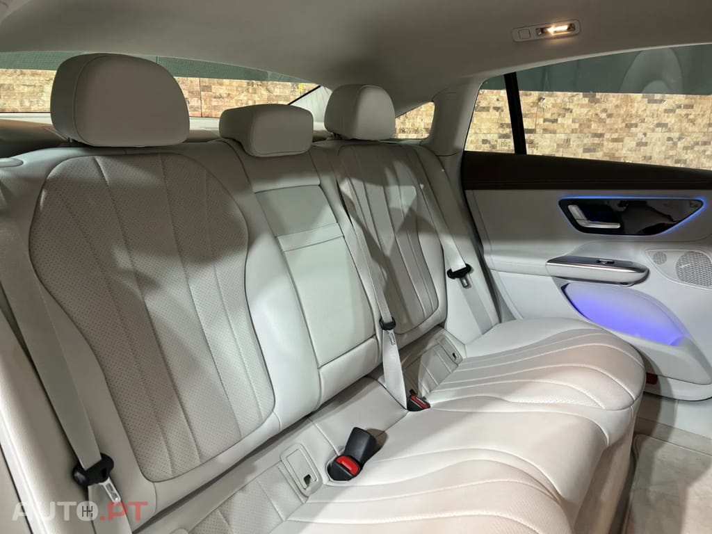 Mercedes-Benz EQE 300 Electric Art