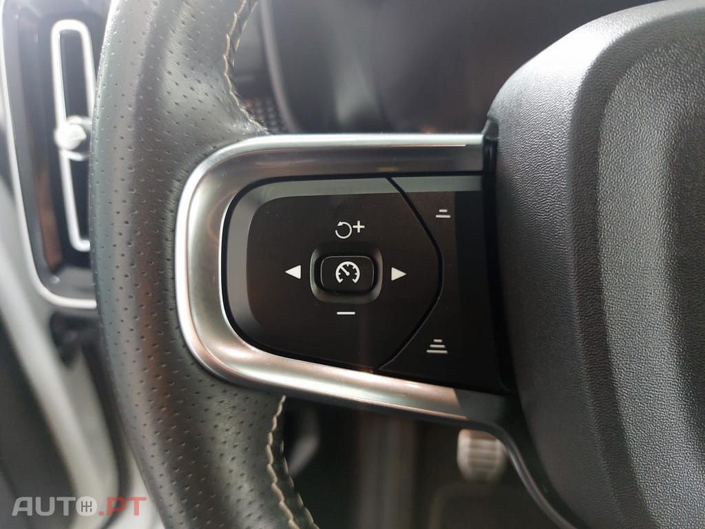 Volvo XC40 1.5 T2 Momentum Plus