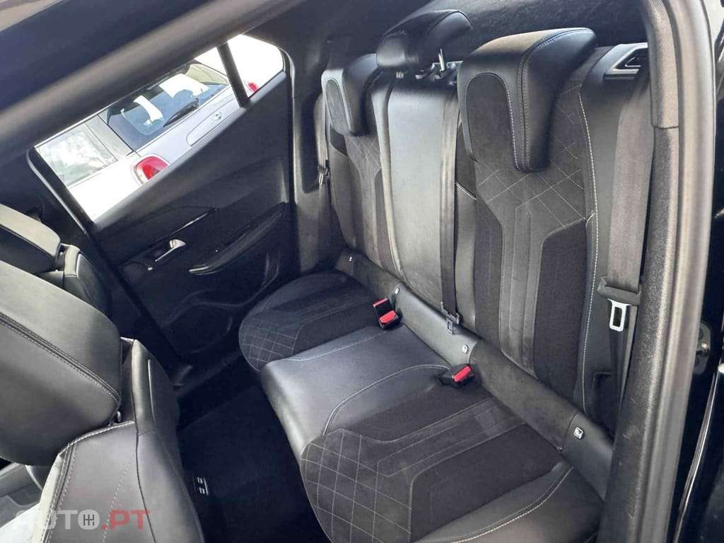 Peugeot 2008 1.2 PureTech GT EAT8