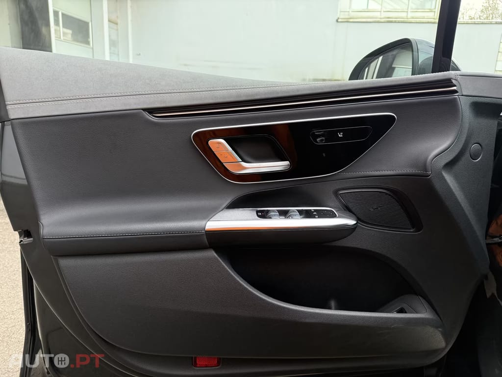 Mercedes-Benz EQE 300 