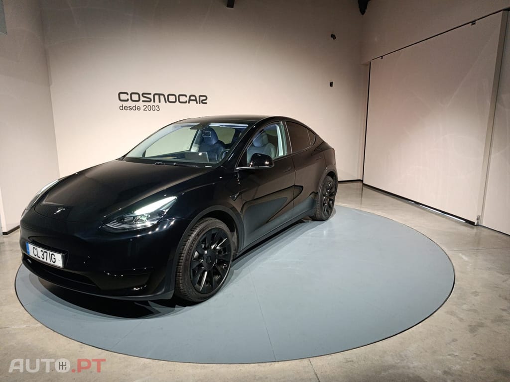 Tesla Model Y Standard RWD Plus — fotografia 2