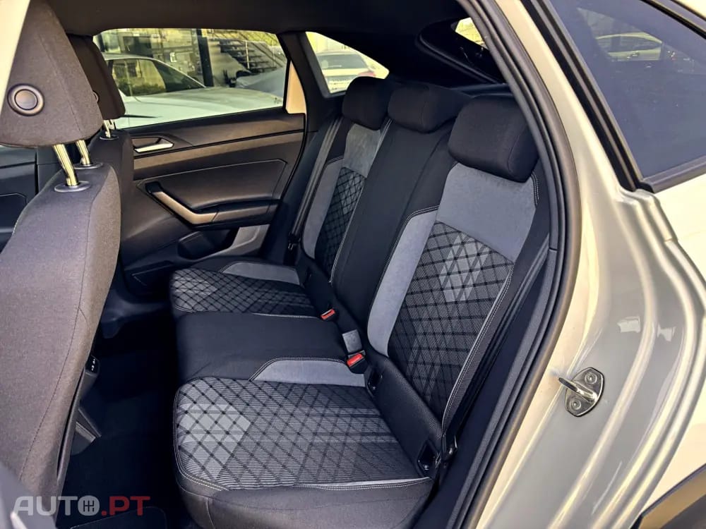 Volkswagen Taigo 1.0 TSI R-Line DSG