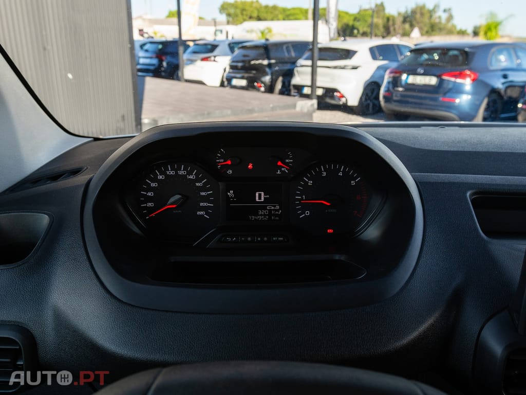 Peugeot Partner 1.5 BlueHDi M padrão