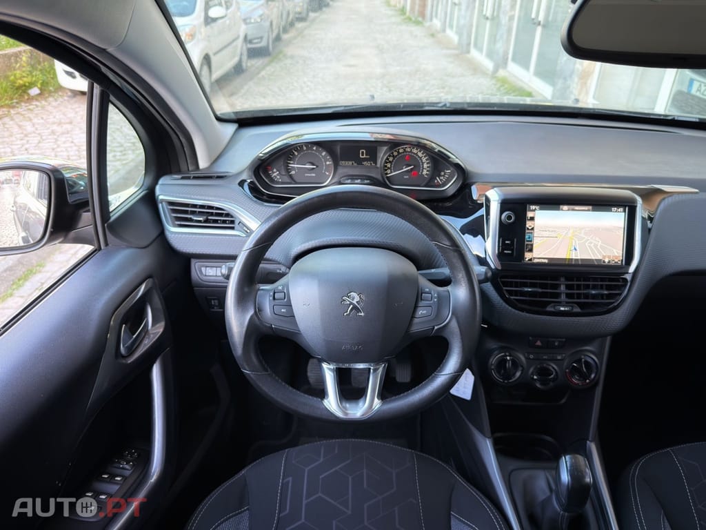 Peugeot 2008 1.2 PureTech Style