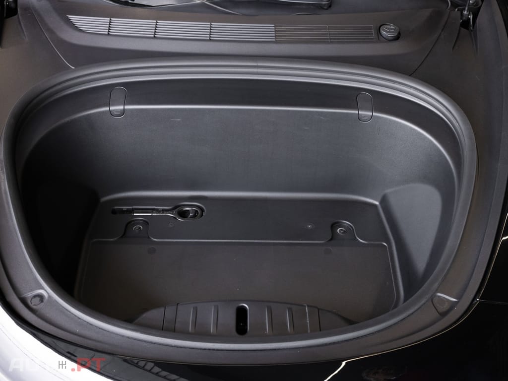 Tesla Model 3 Long-Range Dual Motor AWD