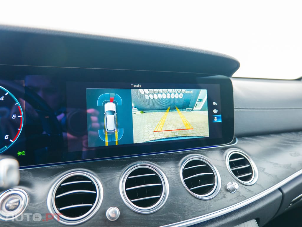 Mercedes-Benz E 220 d AMG Line