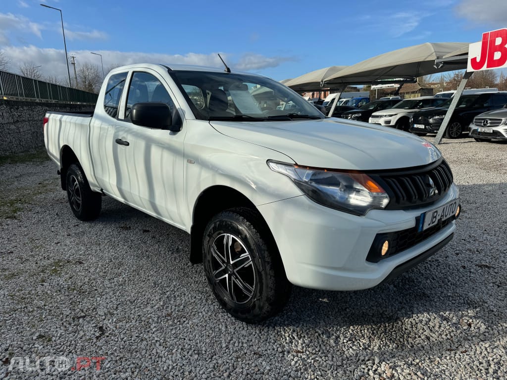 Mitsubishi L200 2.4 DI-D Club Invite 4WD