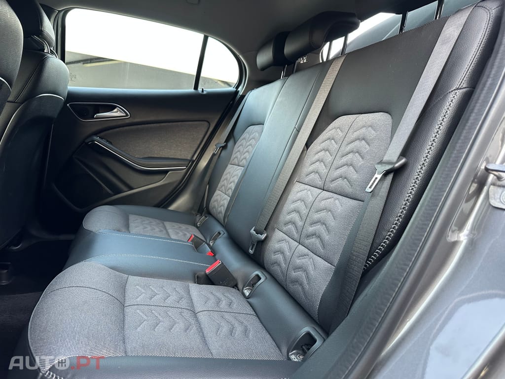 Mercedes-Benz GLA 200 d 7G-DCT Urban Automático