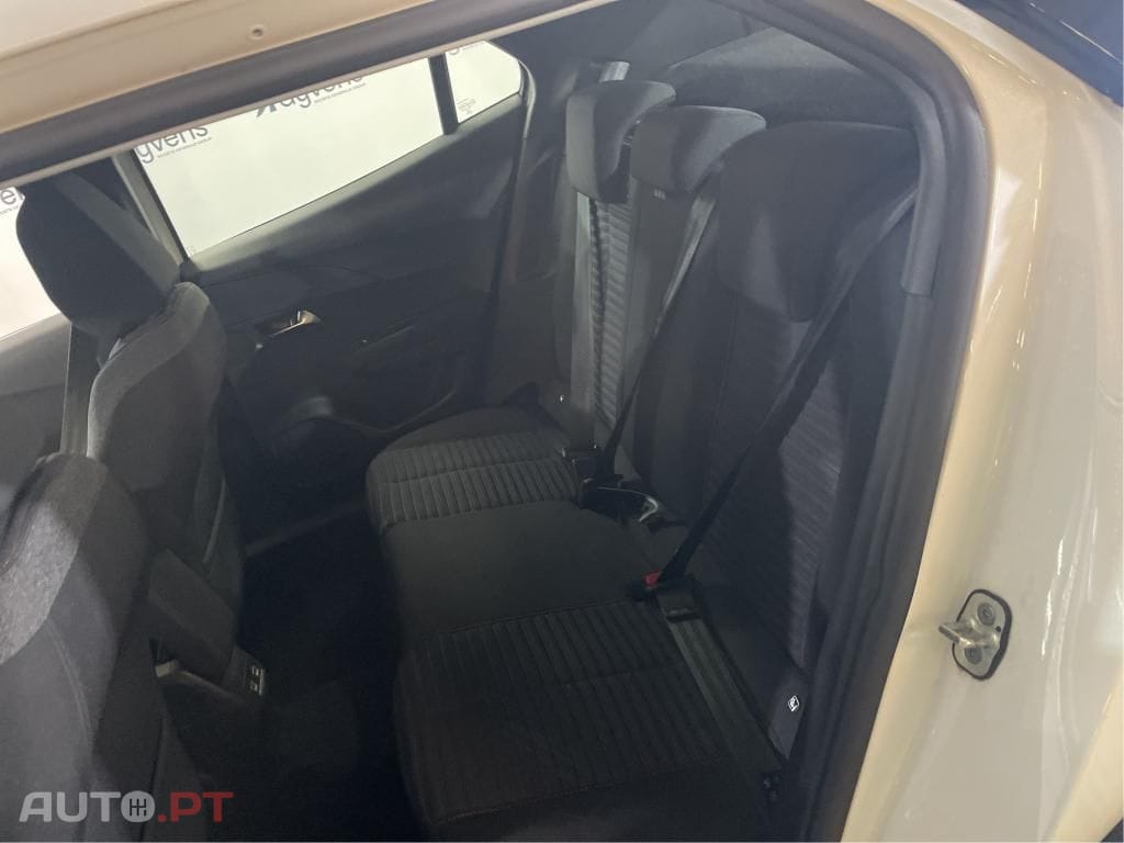 Peugeot E-2008 50 kWh Active Pack