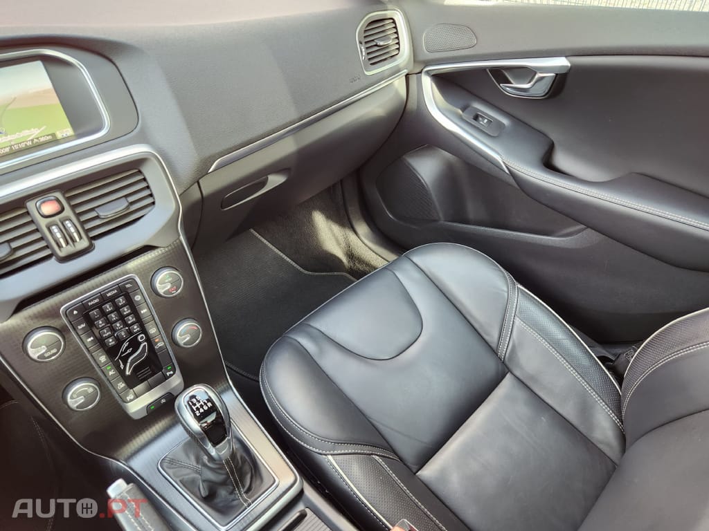 Volvo V40 2.0 D3 R-Design