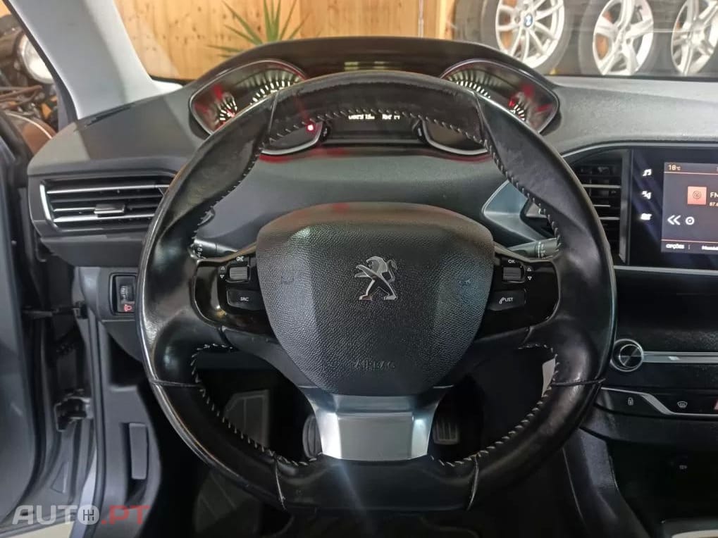 Peugeot 308 1.2 PureTech Active J17