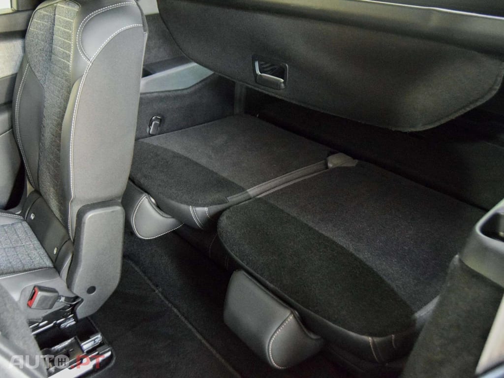 Peugeot 5008 1.2 Hybrid Allure e-DCS6