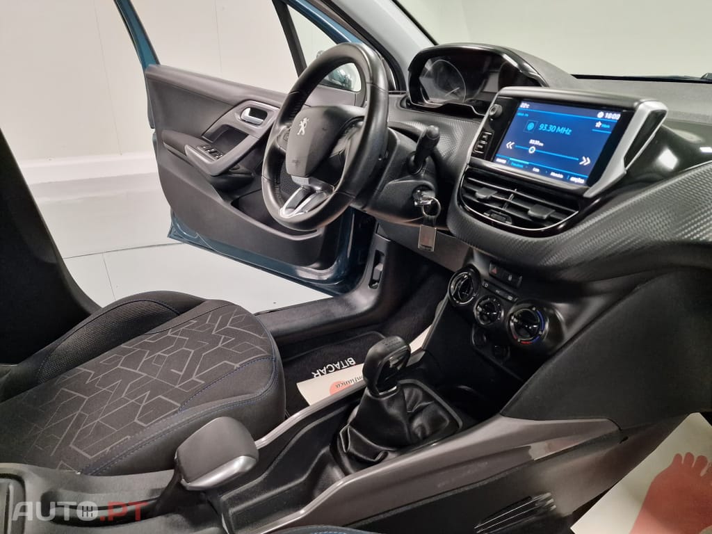 Peugeot 2008 1.2 PURETECH STYLE