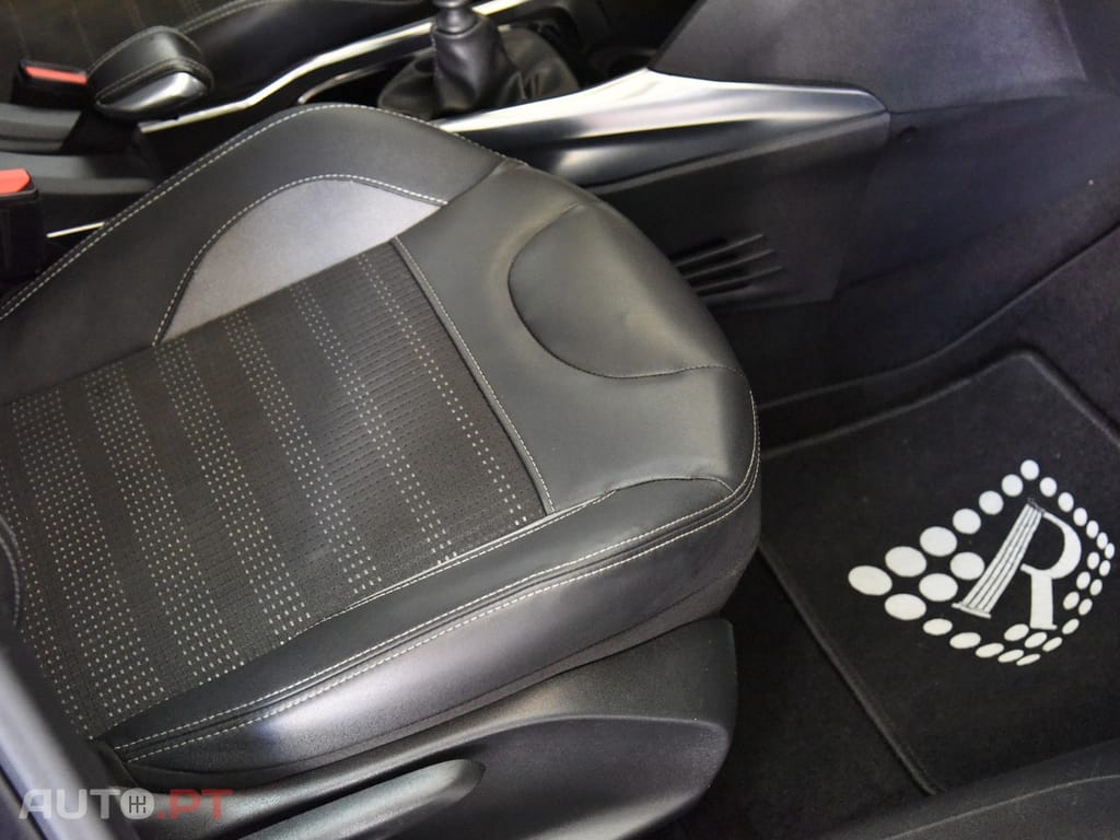 Peugeot 2008 1.6 e-HDi Allure